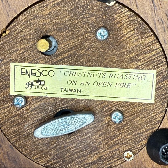 Enesco Cardinal & Babies Musical Decor plays
Chestnuts Roasting on an Open Fire - Picture 8 of 8